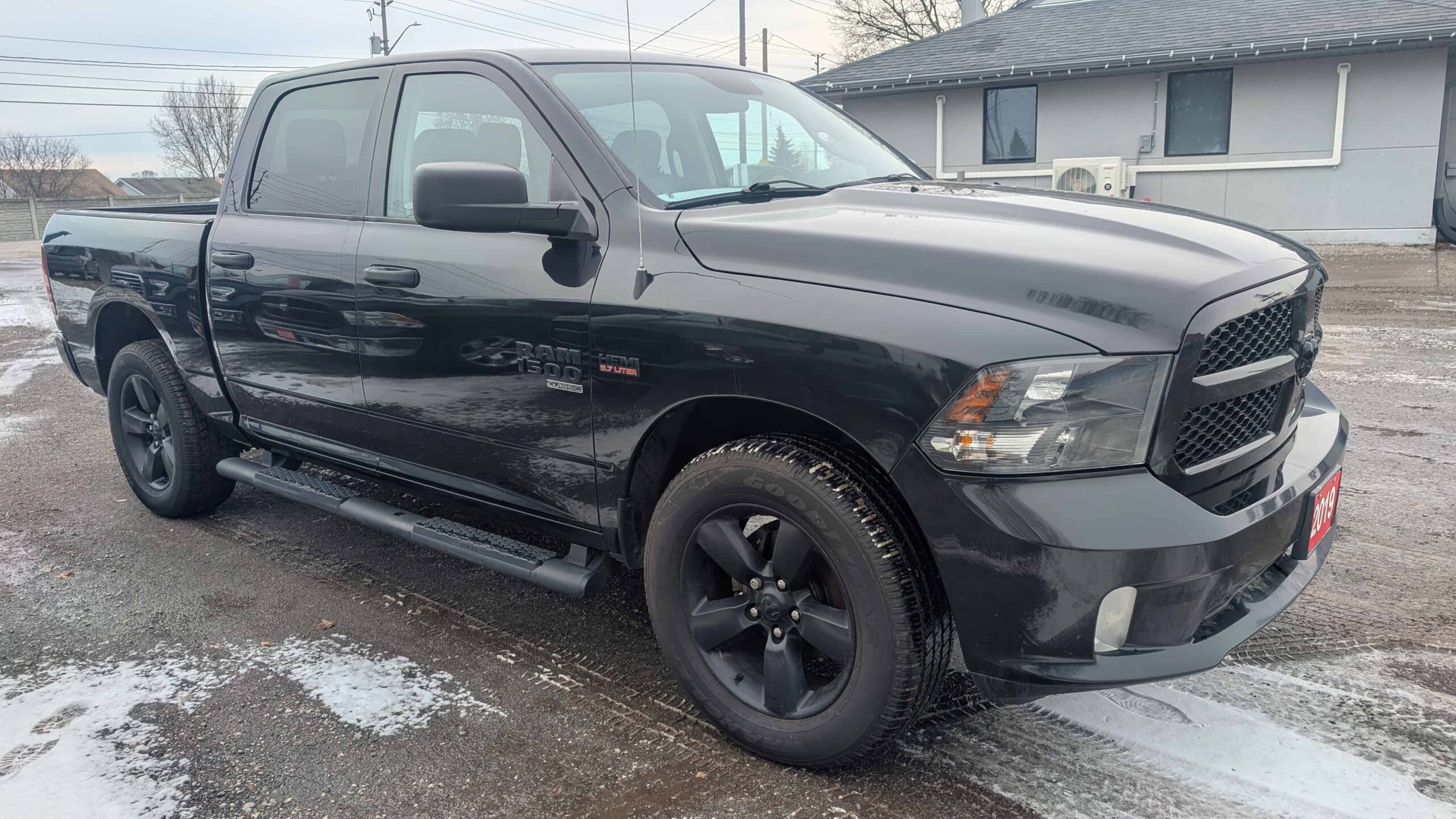 2019 Ram 1500 Classic Express 4x4 Crew Cab